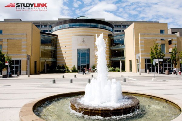 Đại học York - Đại học kỹ thuật hàng đầu tại Canada