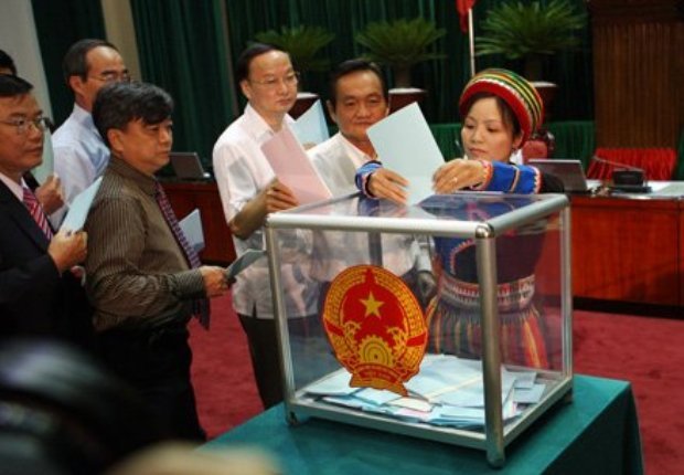 Tiếp tục lấy phiếu tín nhiệm như cũ? Tiếp tục lấy phiếu tín nhiệm như cũ?