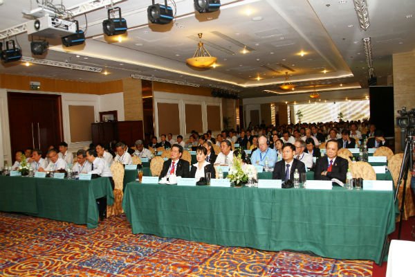 Có khoảng 200 đại biểu tham trong nước và quốc tề cùng tham dự hội thảo.