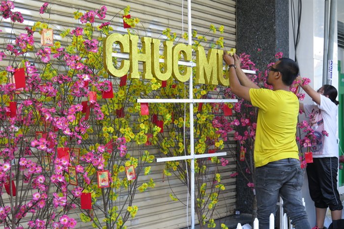 d9cc4 trang tri cua hang