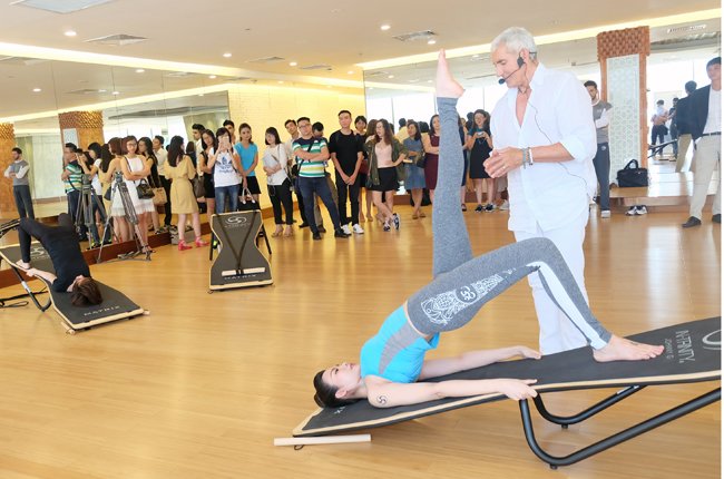 http://www.thesaigontimes.vn/Uploads/Articles/152672/0b453_yoga_online.jpg