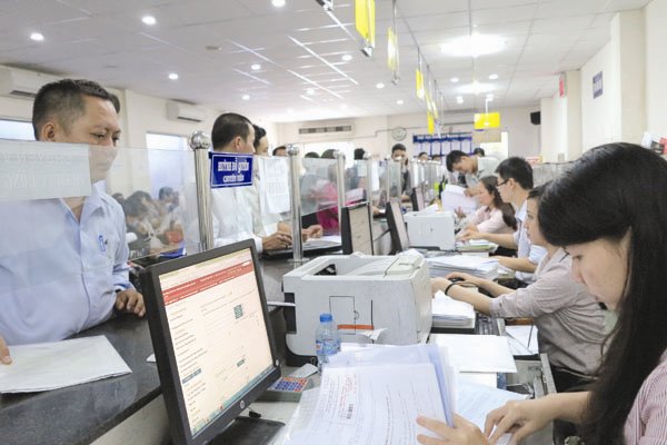 Với những thủ tục hành chính đơn giản, các cơ quan nên áp dụng ngay dịch vụ mức độ 4 để doanh nghiệp thấy được những bước tiến trên con đường xây dựng Chính phủ điện tử. Trong ảnh: Doanh nghiệp là thủ tục đăng ký kinh doanh. Ảnh: QUỐC HÙNG