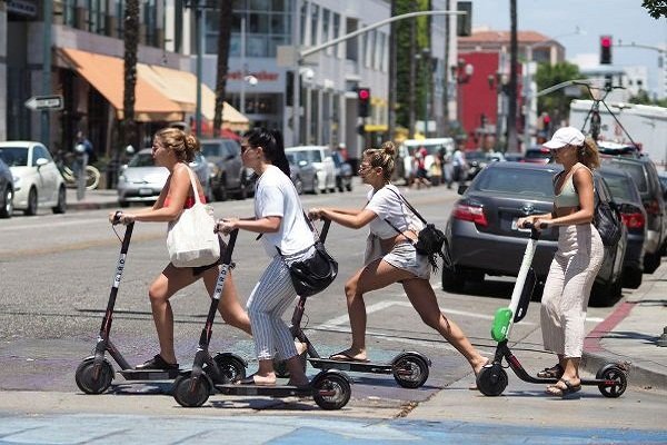 Scooter điện, phương tiện di chuyển tương lai ở các thành phố Mỹ?