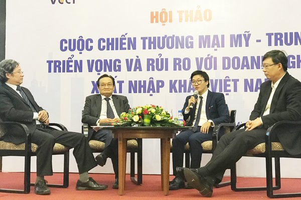 Các chuyên gia đã phân tích về tác động của chiến tranh thương mại Mỹ - Trung với doanh nghiệp Việt Nam. Ảnh: Minh Tâm