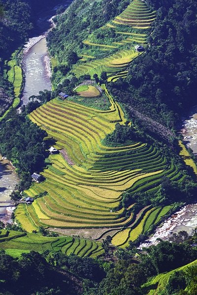 Từ trên đèo cao nhìn xuống.