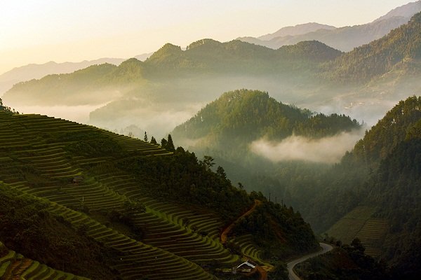 Vẻ hoang sơ của núi rừng Tây Bắc.