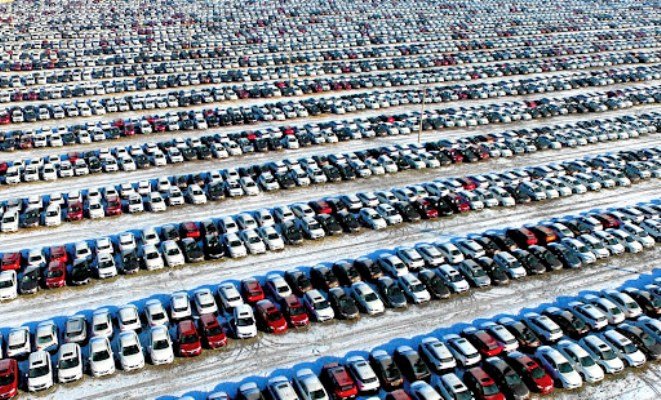 Vì sao dân Trung Quốc giảm mua xe?